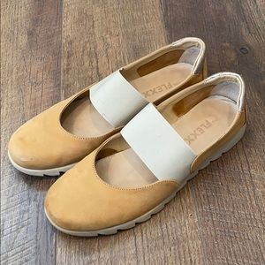 The Flexx Mary Jane flats size 9.5